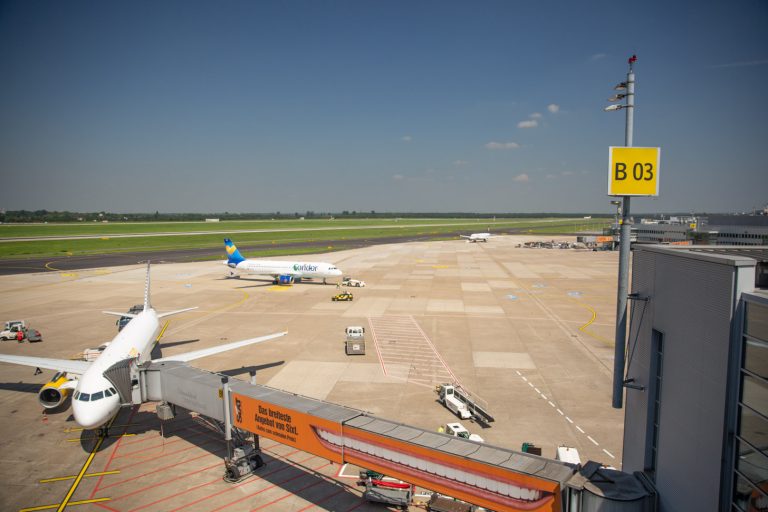 Ook chaos op luchthavens Düsseldorf en Keulen Ook chaos op luchthavens Düsseldorf en Keulen