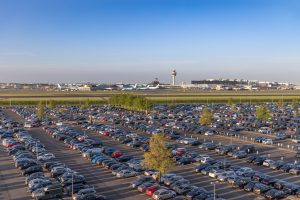 Parkeerterrein P3 op Schiphol (C) Patrick van Zundert - Silver Media