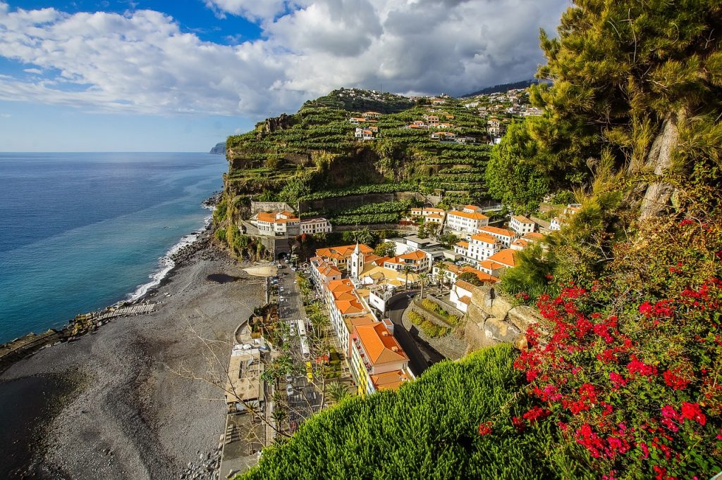 Foto via pixabay.com/nl/photos/portugal-madeira-ponta-do-sol-4823827/